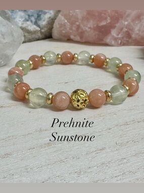 Prehnite & Sunstone Beaded Stretch Gemstone Bracelet - Gold toned accents - 8mm